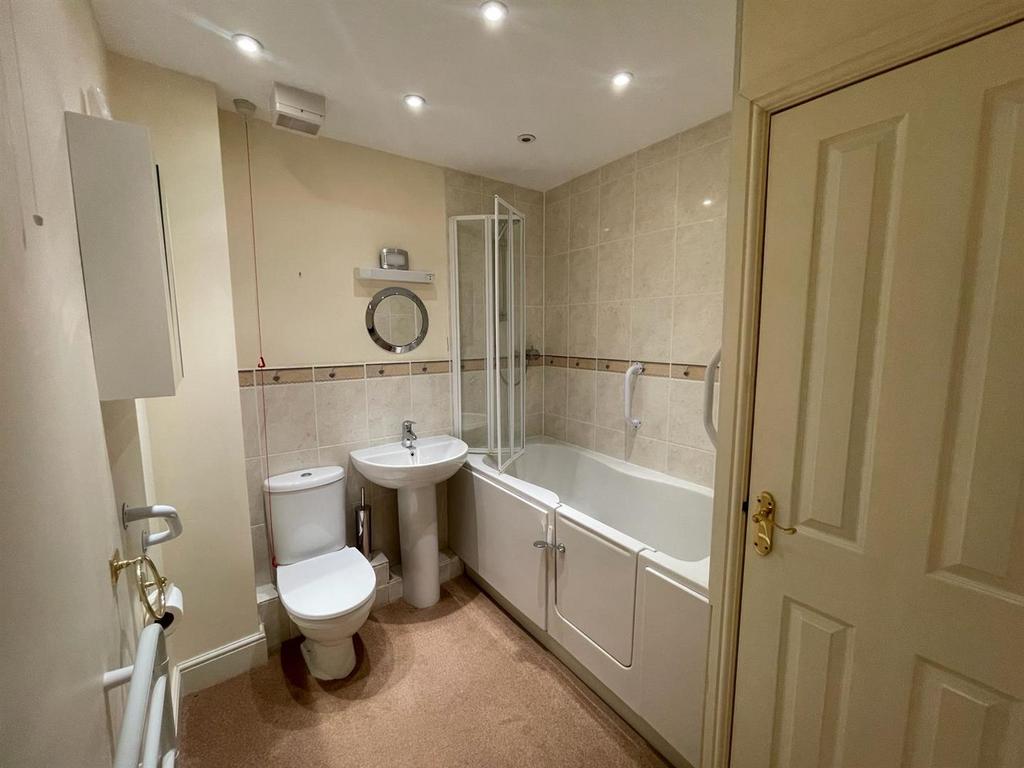 Bathroom.jpg