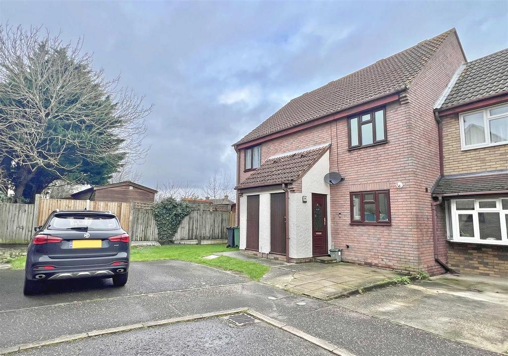 Warley Close, Braintree 2 bed terraced house for sale £280,000