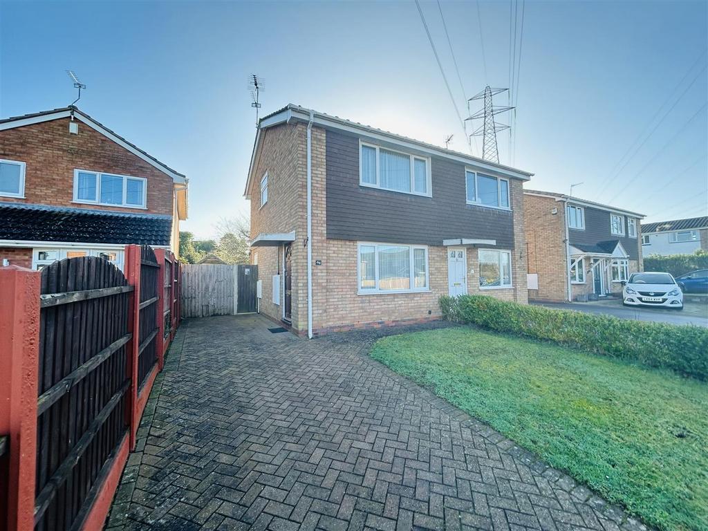 44 Millfields Way, Wombourne 2 bed semidetached house to rent £895