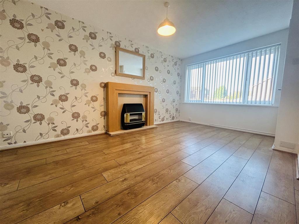 44 Millfields Way, Wombourne 2 bed semidetached house to rent £895