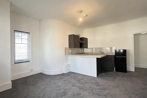 2 bedroom apartment to rent - Egmont Road, Sutton SM2