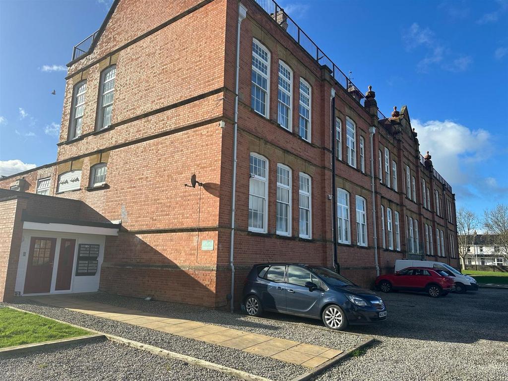 Geneva Place, Bideford EX39 2 bed flat £750 pcm (£173 pw)