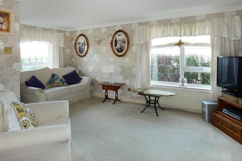 3 bedroom detached house for sale - Admirals Walk, Littlehampton BN17