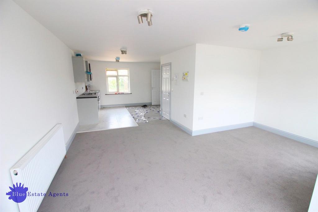 Kingsbridge Crescent, Southall, UB1 2 bed ground floor flat to rent £