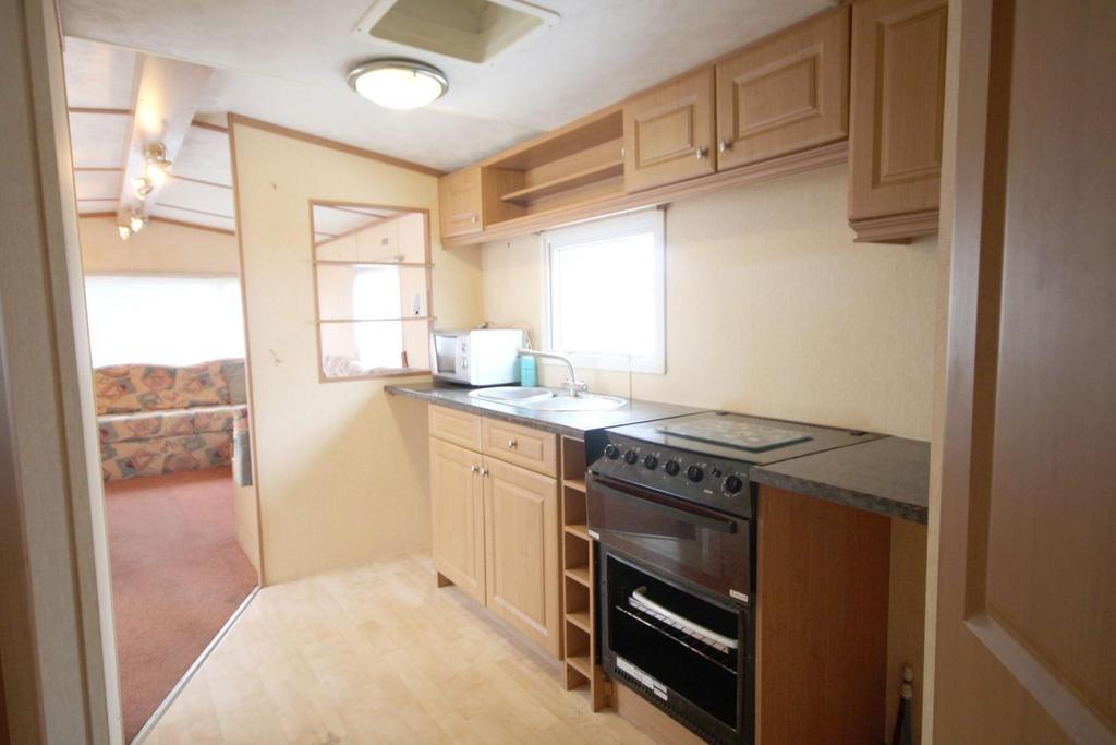 Sixth Avenue, Shaws Trailer Park... 2 bed park home £35,000