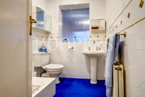 2 bedroom semi-detached bungalow for sale, Kinloch Drive, London, NW9