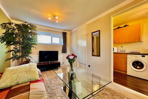 1 bedroom flat to rent, Holtdale Avenue, Leeds, West Yorkshire, LS16