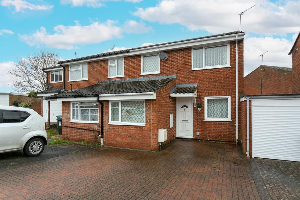 Berkeley Square, Hemel Hempstead... 3 bed terraced house for sale £