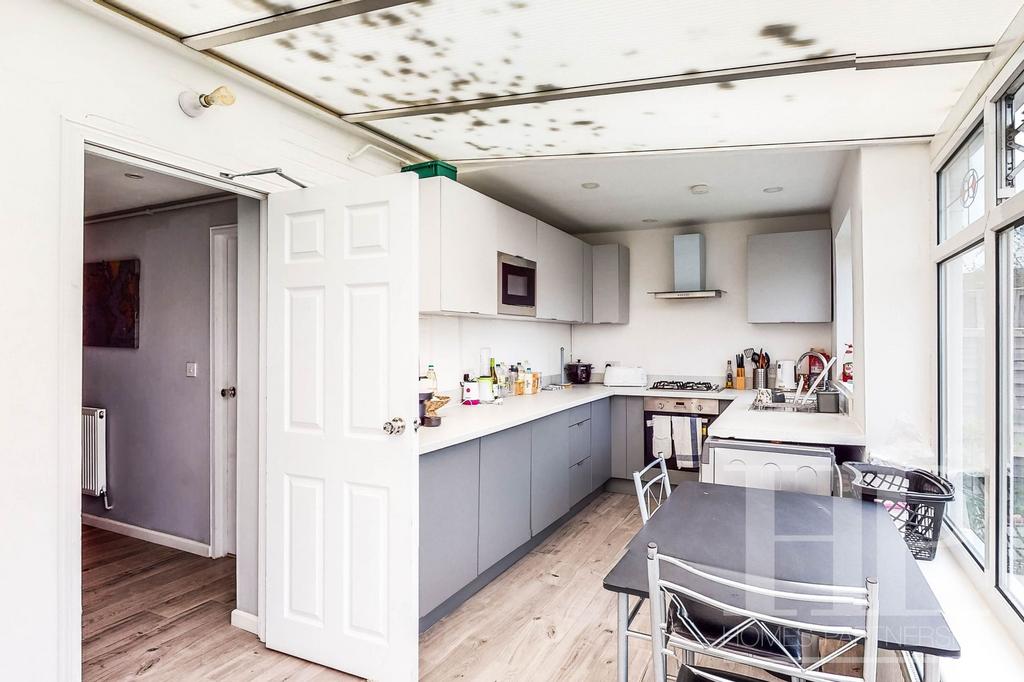 Kitchen/dining/lounge area