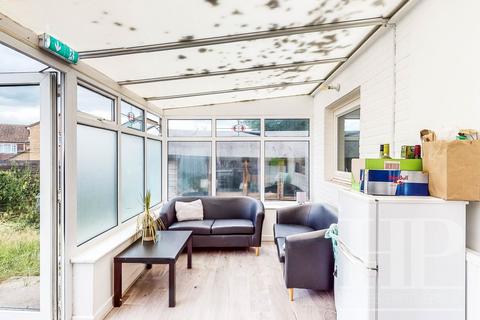 1 Abbotsfield Road, Ifield, Crawley, RH11 0QT