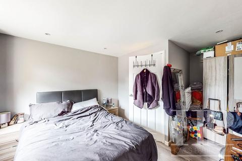 1 Abbotsfield Road, Ifield, Crawley, RH11 0QT