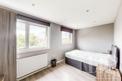 1 Abbotsfield Road, Ifield, Crawley, RH11 0QT