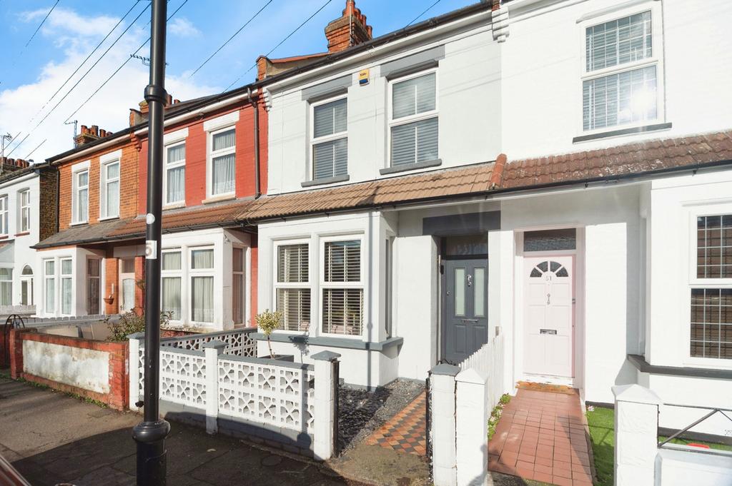 Stornoway Road, Southendonsea, SS2 2 bed terraced house for sale £