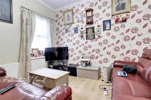 4 bedroom terraced house to rent - Eric Street, E3