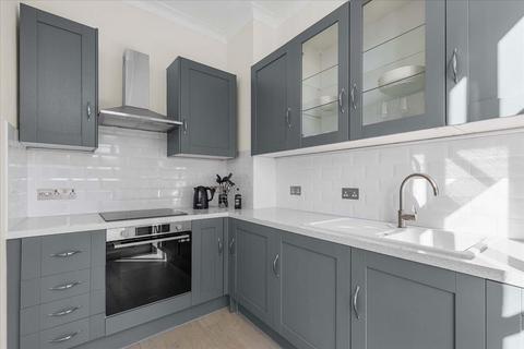 1 bedroom flat to rent, Royal Crescent, Holland Park, London, Royal Borough of Kensington and Chelsea, W11