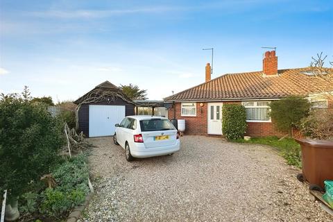 2 bedroom semi-detached bungalow for sale - Middle Onslow Close, Ferring, Worthing BN12 5RT