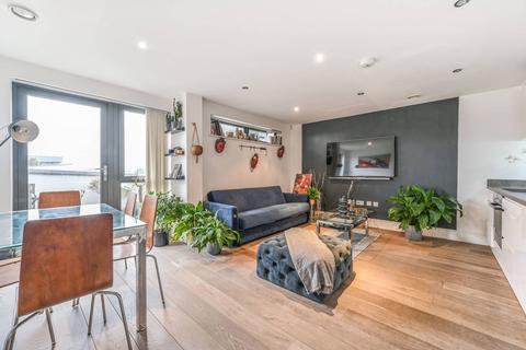 1 bedroom flat for sale, Bicycle Mews, Clapham High Street, London, SW4