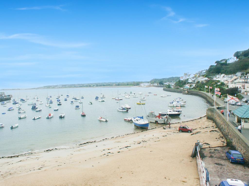 Gorey Pier, St Martin, Jersey, JE3 1 bed apartment to rent £1,325 pcm