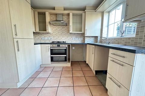 3 bedroom terraced house to rent, Braiding Crescent, CM7