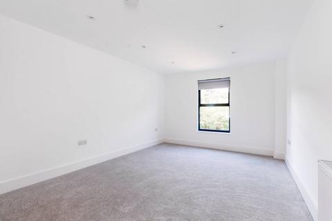 2 bedroom flat to rent, Wightman Road, Harringay, London, N4