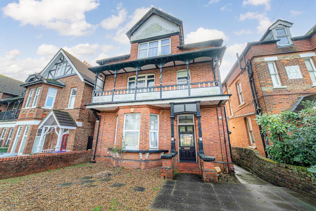 Radnor Park Road, Folkestone, CT19 1 bed ground floor flat for sale £