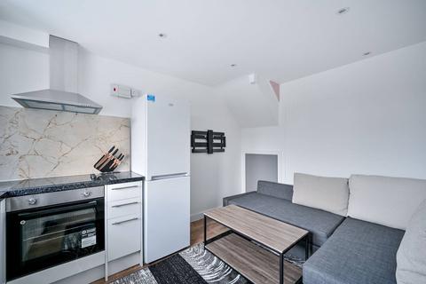 2 bedroom flat to rent - David Avenue, Ealing, Greenford, UB6
