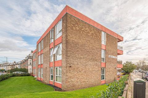 2 bedroom flat for sale, Farm Avenue, Cricklewood, London, NW2