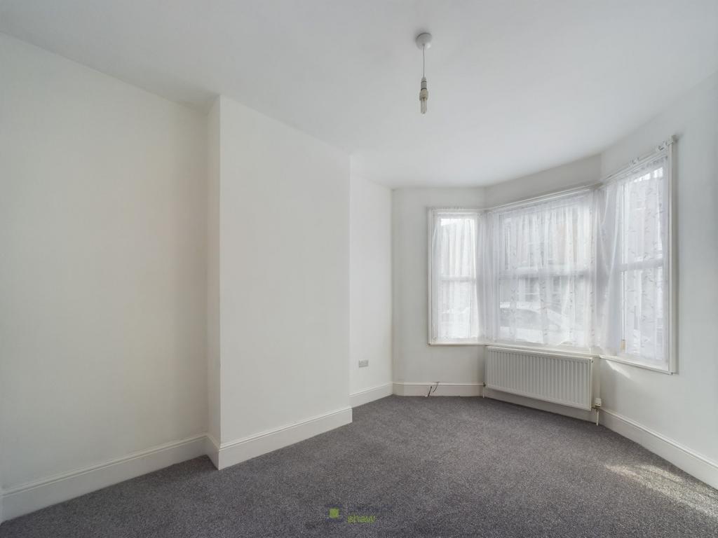 Carnarvon Road, Portsmouth, PO2 3 bed terraced house £1,195 pcm (£276 pw)