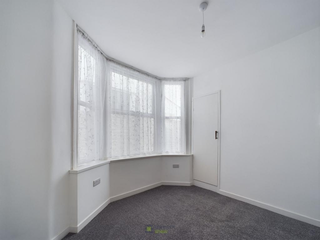 Carnarvon Road, Portsmouth, PO2 3 bed terraced house £1,195 pcm (£276 pw)