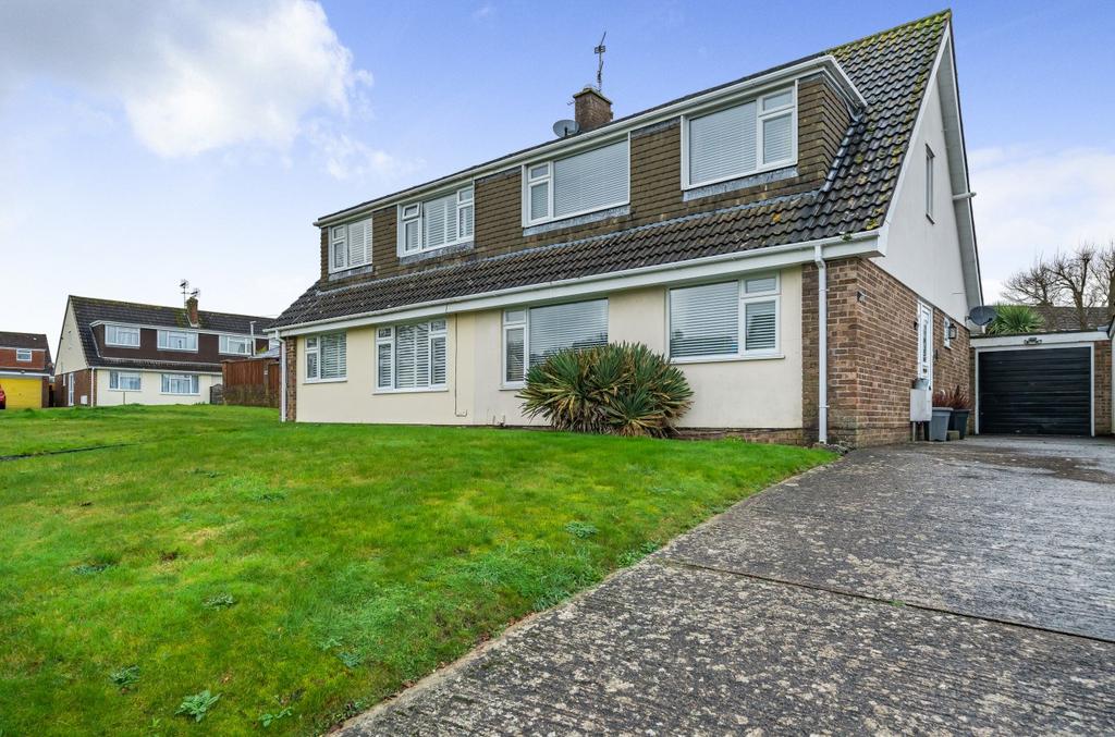 Broxburn Road, Warminster, BA12 4 bed semidetached house £345,000