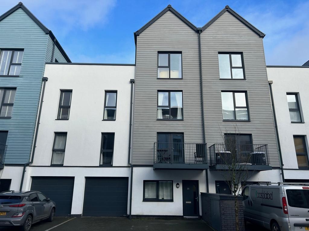 West Hoe Road, Plymouth, PL1 3 bed townhouse for sale £340,000