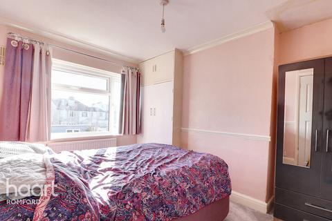 49 Weald Way, Romford, RM7 9PH