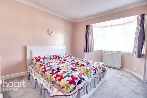 49 Weald Way, Romford, RM7 9PH