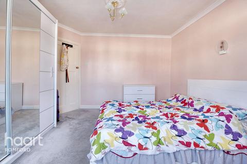 49 Weald Way, Romford, RM7 9PH