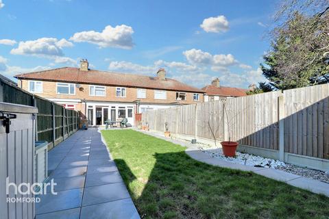 49 Weald Way, Romford, RM7 9PH