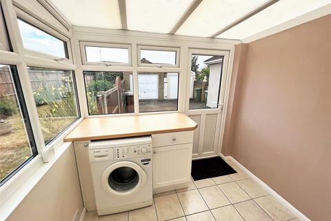 2 bedroom semi-detached bungalow for sale, Abbotts Walk, Bexleyheath DA7