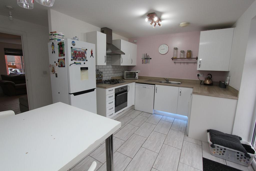 Kitchen/ Dining Room