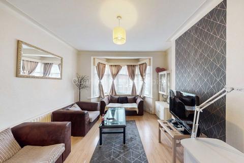 3 bedroom terraced house for sale, The Larches, Palmers Green, N13