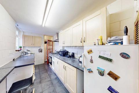3 bedroom terraced house for sale, The Larches, Palmers Green, N13