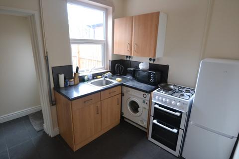 2 bedroom terraced house to rent, Bastion Street, Nottingham NG7