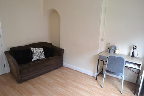 2 bedroom terraced house to rent, Bastion Street, Nottingham NG7