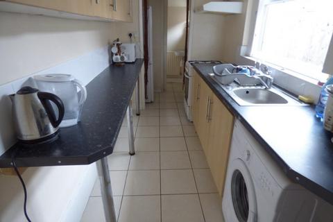 4 bedroom terraced house to rent, Holgate Road, Nottingham NG2