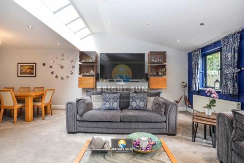 5 bedroom detached house for sale, Southall UB2