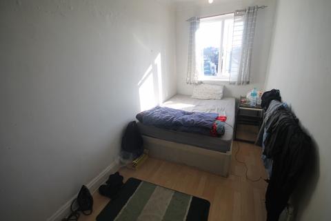 2 bedroom flat for sale, London Road, TW7