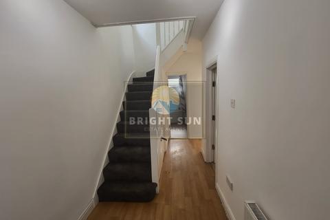 3 bedroom semi-detached house for sale, Hounslow TW3