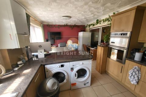 4 bedroom semi-detached house for sale - Hounslow TW3