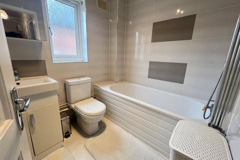 1 bedroom flat for sale, Stonehorse Road, Enfield