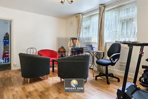 2 bedroom flat for sale - Holly Lodge, London SE13