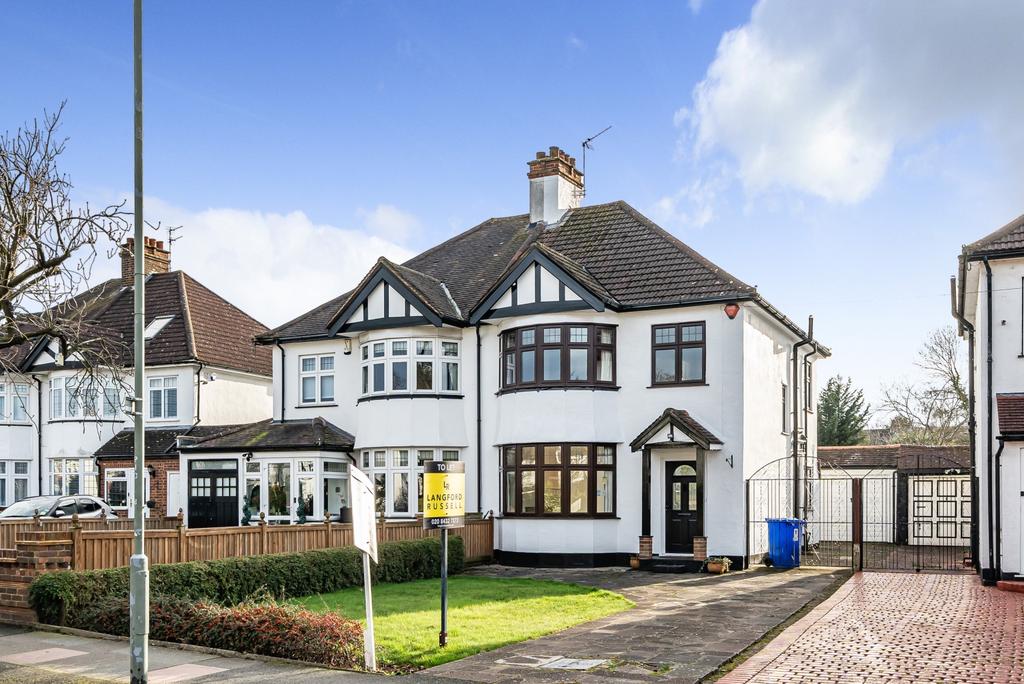 Pickhurst Rise West Wickham BR4 3 bed semidetached house £2,500 pcm