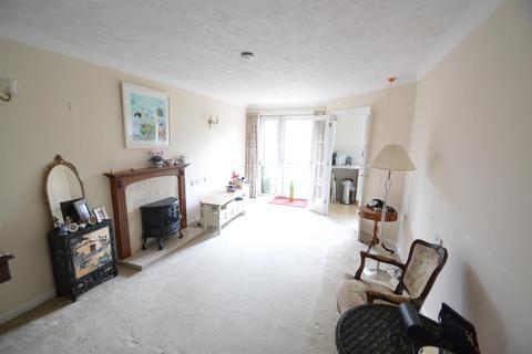 1 bedroom retirement property for sale, 76 Brighton Road, Coulsdon CR5
